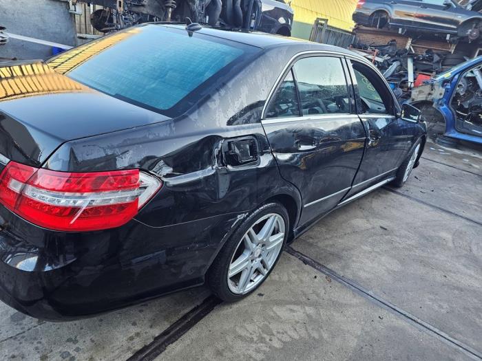 Mercedes E E-250 CDI 16V BlueEfficiency,BlueTec Samochód złomowany (2012, Metalik, Czarny)