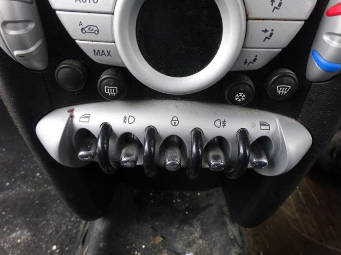 Mini Mini 1.6 16V Cooper Skrotfordon (2008, BLAUW)