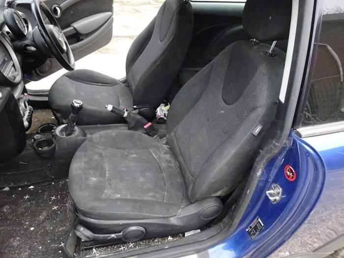 Mini Mini 1.6 16V Cooper Skrotfordon (2008, BLAUW)