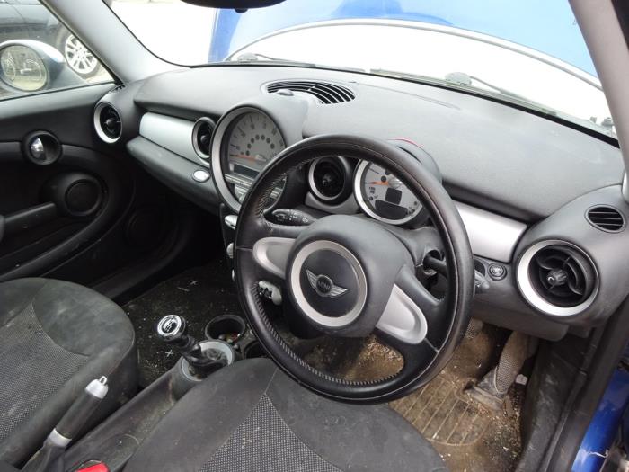 Mini Mini 1.6 16V Cooper Skrotfordon (2008, BLAUW)