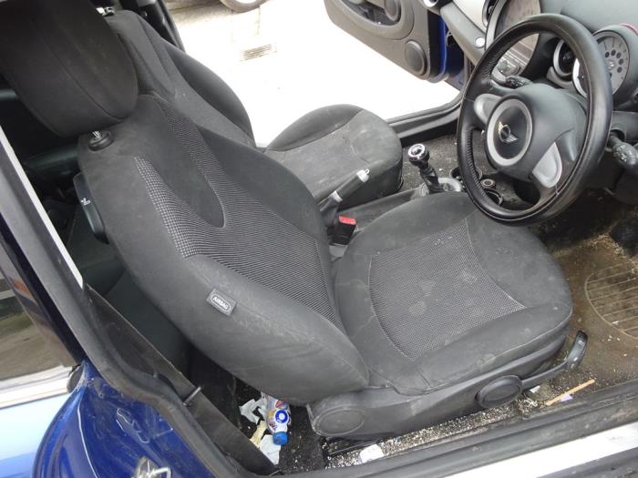 Mini Mini 1.6 16V Cooper Skrotfordon (2008, BLAUW)