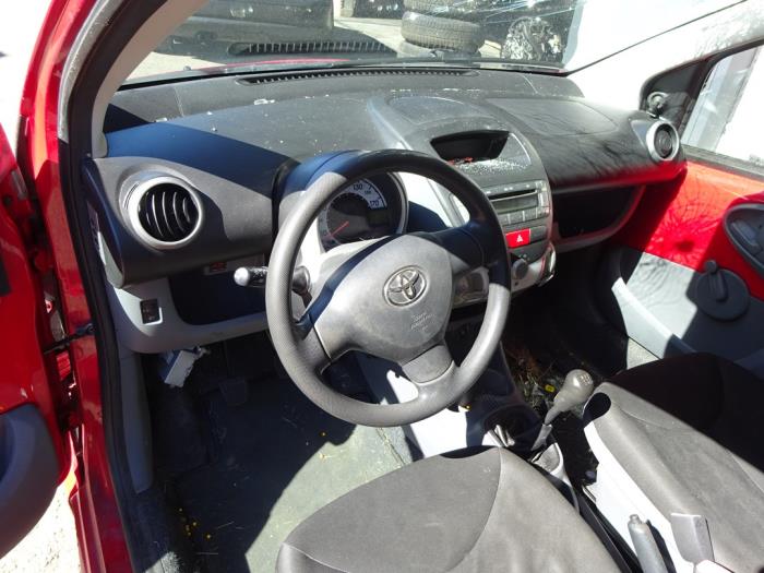 Toyota Aygo 1.0 12V VVT-i Sloopvoertuig (2007, Rood)