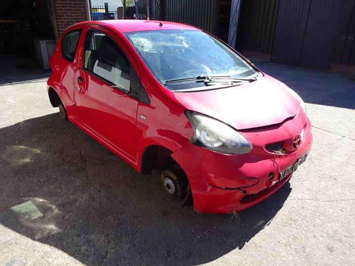 Toyota Aygo 1.0 12V VVT-i Sloopvoertuig (2007, Rood)