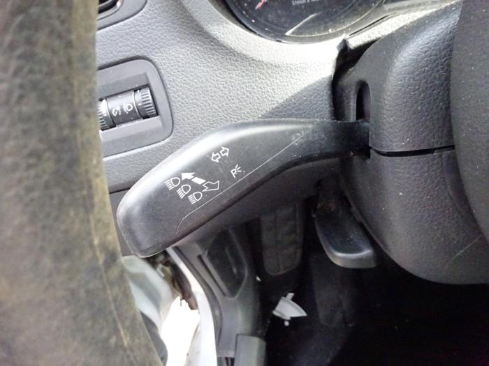 Volkswagen Polo V 1.6 TDI 16V 75 Skrotfordon (2010, GRIJS)