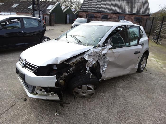 Volkswagen Polo V 1.6 TDI 16V 75 Skrotfordon (2010, GRIJS)