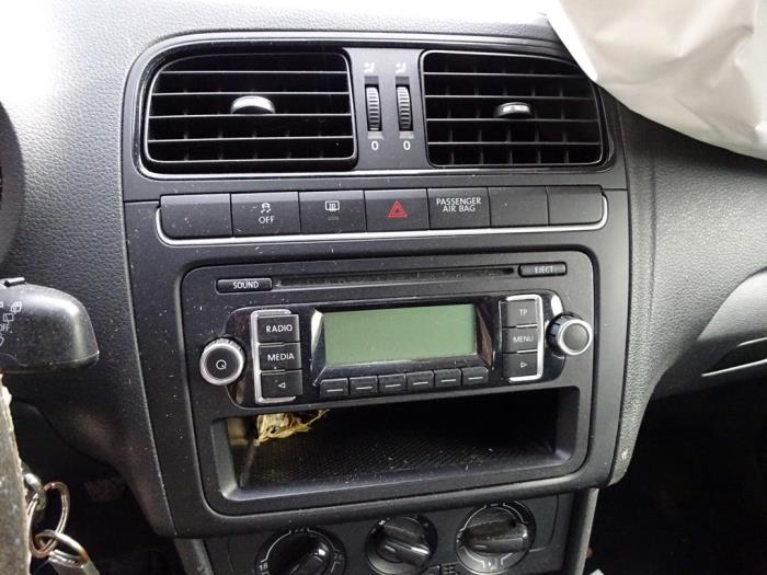 Volkswagen Polo V 1.6 TDI 16V 75 Skrotfordon (2010, GRIJS)