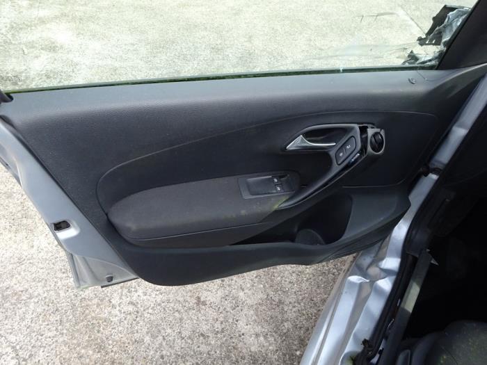 Volkswagen Polo V 1.6 TDI 16V 75 Skrotfordon (2010, GRIJS)