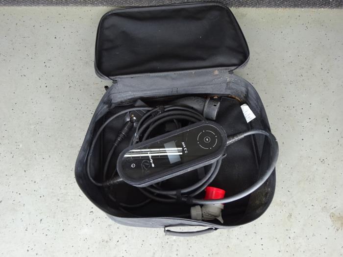 Audi Q7 3.0 TDI V6 24V e-tron plug-in hybrid Skrotfordon (2017, GRIJS)