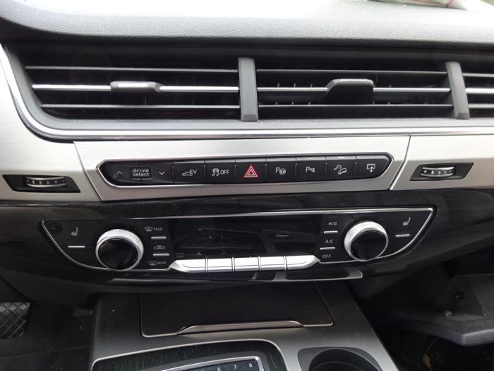 Audi Q7 3.0 TDI V6 24V e-tron plug-in hybrid Skrotfordon (2017, GRIJS)