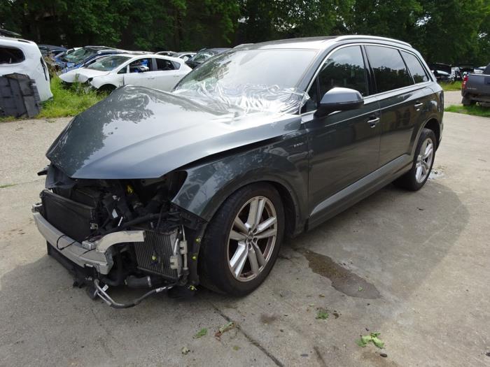 Audi Q7 3.0 TDI V6 24V e-tron plug-in hybrid Skrotfordon (2017, GRIJS)