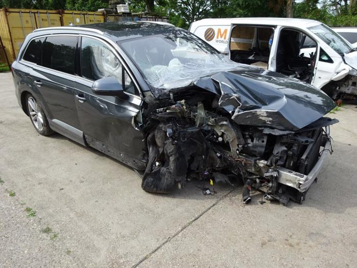 Audi Q7 3.0 TDI V6 24V e-tron plug-in hybrid Skrotfordon (2017, GRIJS)