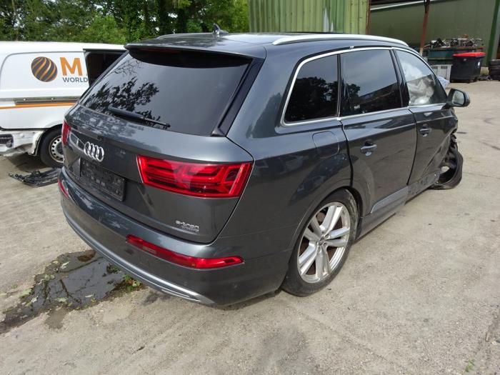 Audi Q7 3.0 TDI V6 24V e-tron plug-in hybrid Skrotfordon (2017, GRIJS)
