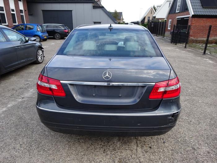 Mercedes E E-200 CDI 16V BlueEfficiency,BlueTEC Sloopvoertuig (2011, Grijs)