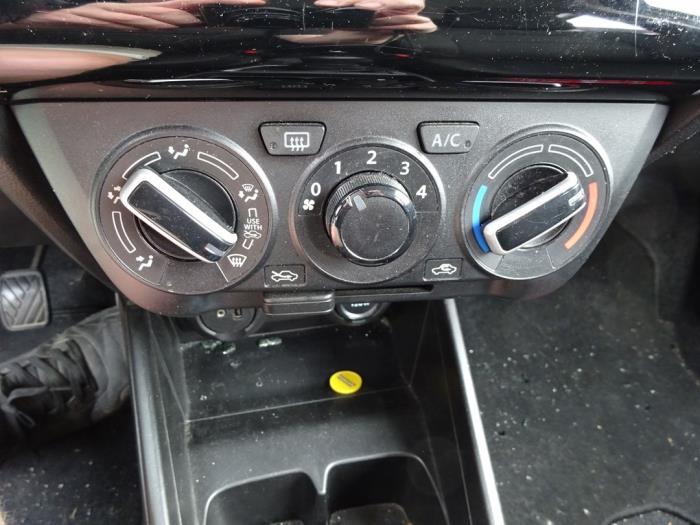 Suzuki Swift 1.2 Dual Jet 16V Allgrip Samochód złomowany (2019, Bialy)