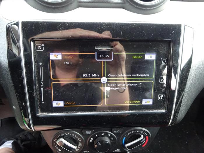 Suzuki Swift 1.2 Dual Jet 16V Allgrip Samochód złomowany (2019, Bialy)