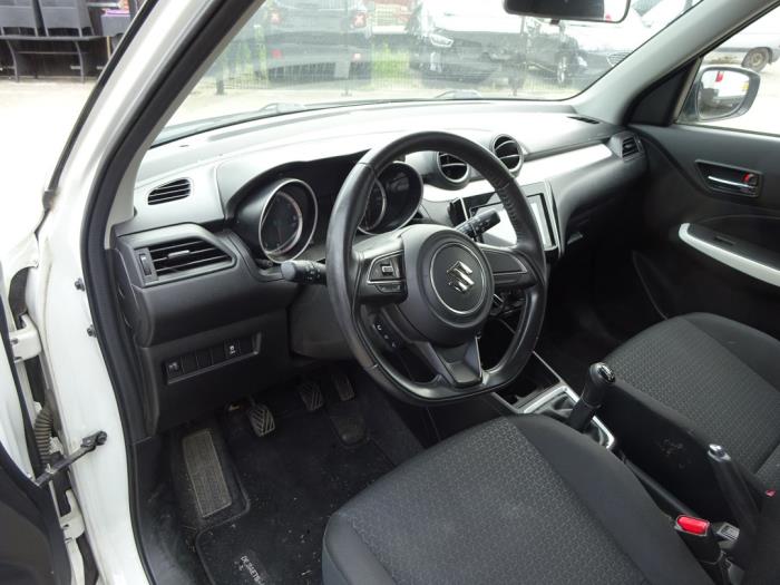 Suzuki Swift 1.2 Dual Jet 16V Allgrip Samochód złomowany (2019, Bialy)