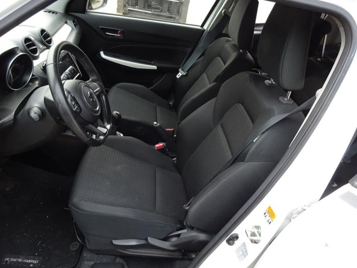 Suzuki Swift 1.2 Dual Jet 16V Allgrip Samochód złomowany (2019, Bialy)