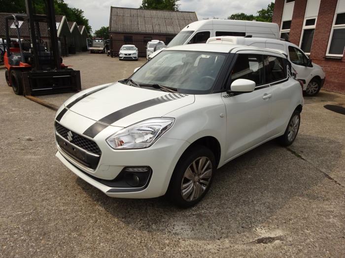 Suzuki Swift 1.2 Dual Jet 16V Allgrip Samochód złomowany (2019, Bialy)