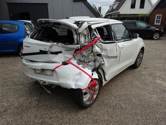 Suzuki Swift 1.2 Dual Jet 16V Allgrip Samochód złomowany (2019, Bialy)