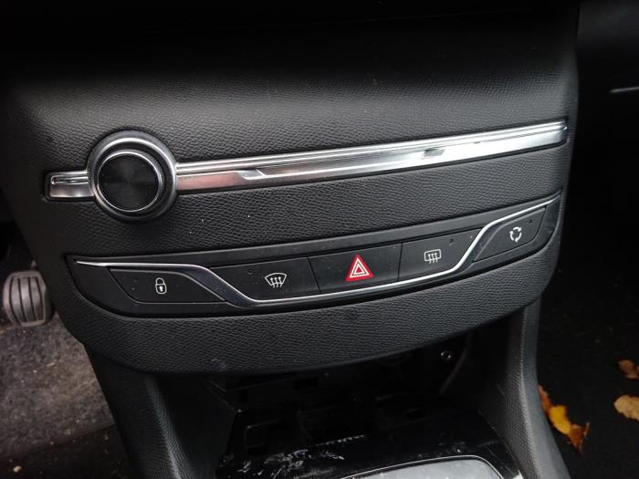 Peugeot 308 SW 1.6 BlueHDi 120 Skrotfordon (2014, GRIJS)