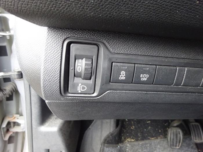 Peugeot 308 SW 1.6 BlueHDi 120 Skrotfordon (2014, GRIJS)