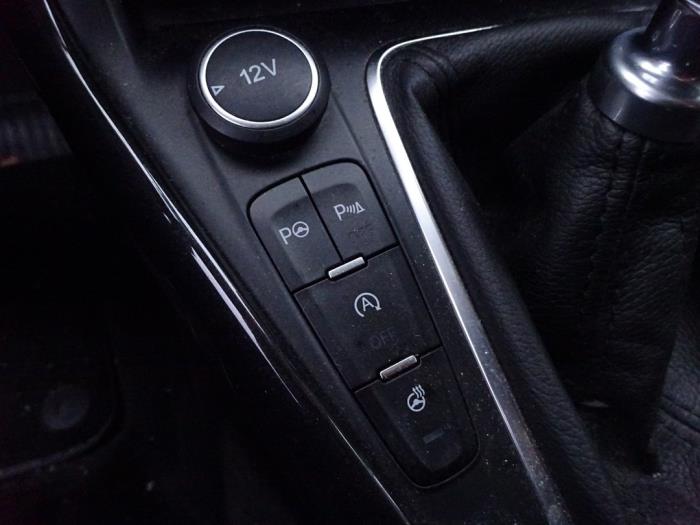 Ford Focus 3 Wagon 1.5 TDCi Skrotfordon (2016, ZWART)