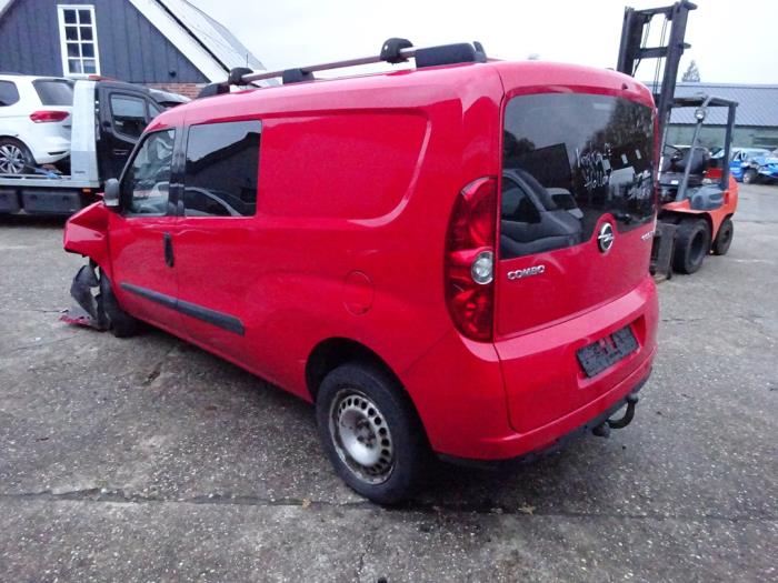 Opel Combo 1.3 CDTI 16V ecoFlex Skrotfordon (2013, ROOD)