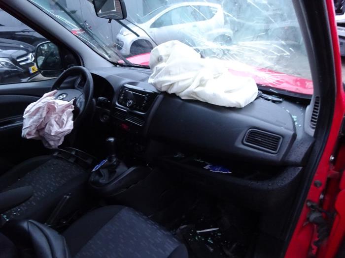 Opel Combo 1.3 CDTI 16V ecoFlex Skrotfordon (2013, ROOD)