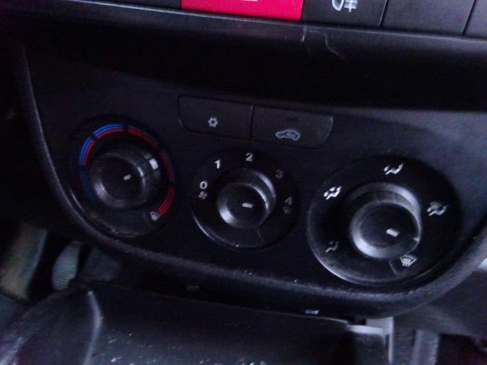 Opel Combo 1.3 CDTI 16V ecoFlex Skrotfordon (2013, ROOD)