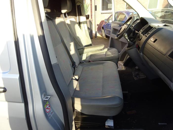 Volkswagen Transporter T5 2.5 TDi Skrotfordon (2008, GRIJS)