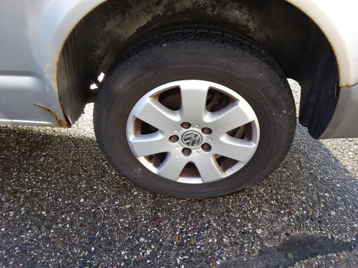 Volkswagen Transporter T5 2.5 TDi Skrotfordon (2008, GRIJS)