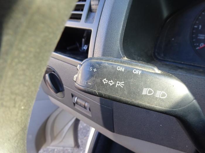 Volkswagen Transporter T5 2.5 TDi Skrotfordon (2008, GRIJS)