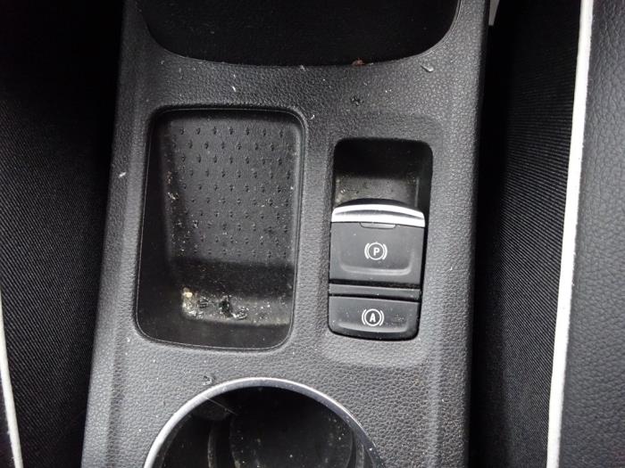 Renault Captur II 1.3 TCE 130 16V Skrotfordon (2020, GRIJS)