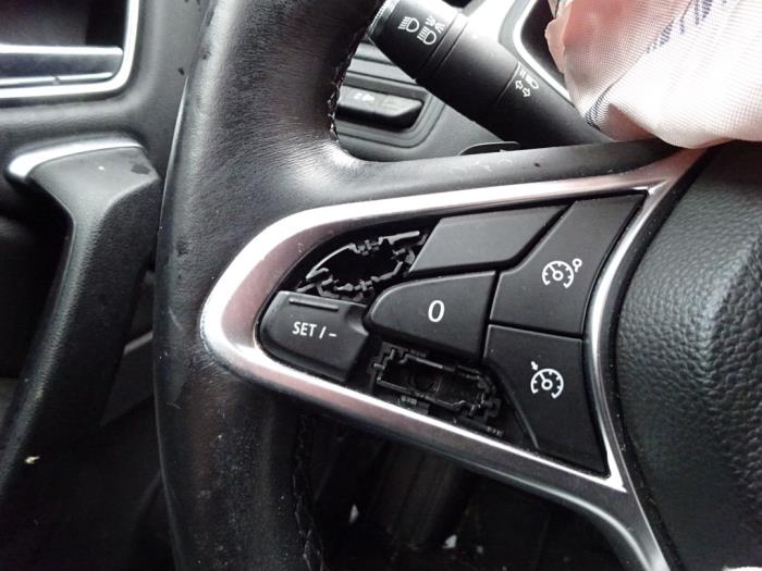 Renault Captur II 1.3 TCE 130 16V Skrotfordon (2020, GRIJS)