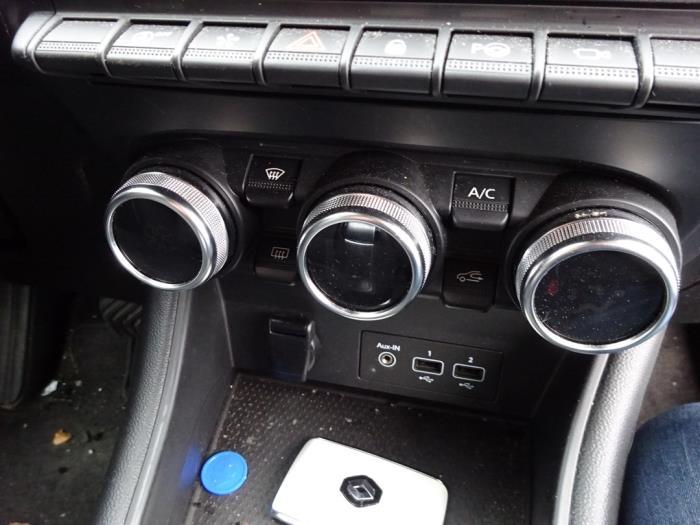 Renault Captur II 1.3 TCE 130 16V Skrotfordon (2020, GRIJS)