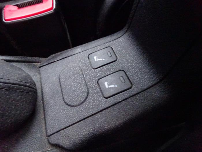 Alfa Romeo MiTo 1.3 JTDm 16V Eco Skrotfordon (2011, ROOD)