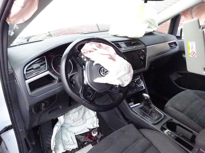 Volkswagen Touran 2.0 TDI 150 Skrotfordon (2022, WIT)