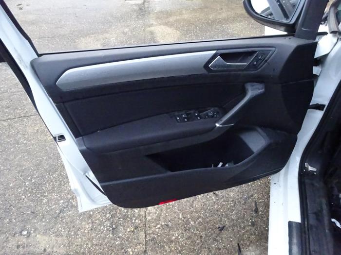 Volkswagen Touran 2.0 TDI 150 Skrotfordon (2022, WIT)