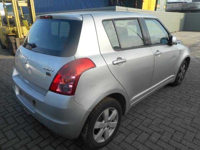 Suzuki Swift Skrotfordon (2010, ZILVERGRIJS)