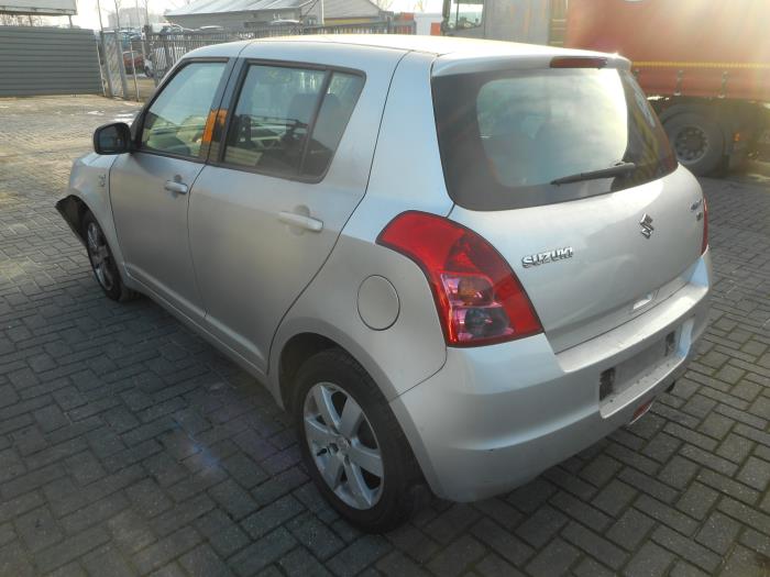 Suzuki Swift Skrotfordon (2010, ZILVERGRIJS)