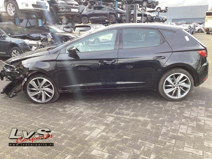 Seat Leon 1.4 TSI ACT 16V Samochód złomowany (2017, Czarny)