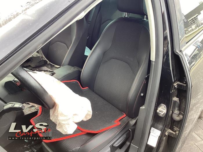 Seat Leon 1.4 TSI ACT 16V Samochód złomowany (2017, Czarny)