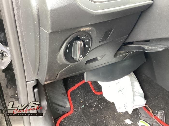 Seat Leon 1.4 TSI ACT 16V Samochód złomowany (2017, Czarny)