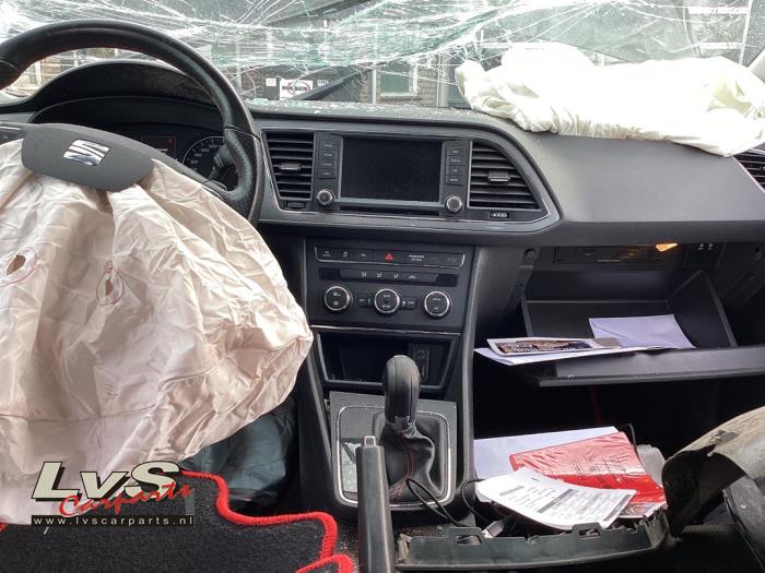 Seat Leon 1.4 TSI ACT 16V Samochód złomowany (2017, Czarny)