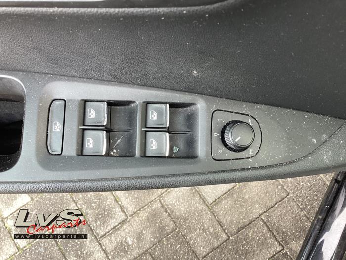 Seat Leon 1.4 TSI ACT 16V Samochód złomowany (2017, Czarny)