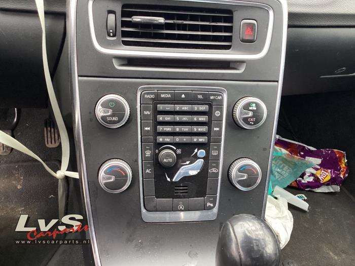 Volvo V60 I 1.6 DRIVe Skrotfordon (2015, GRIJS)