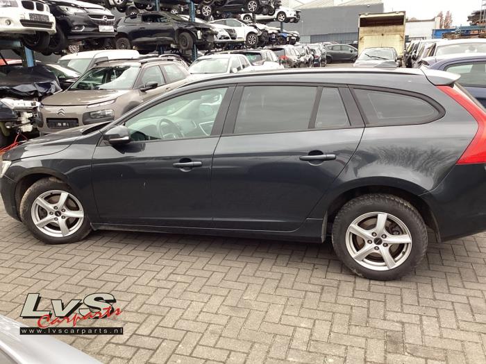 Volvo V60 I 1.6 DRIVe Skrotfordon (2015, GRIJS)