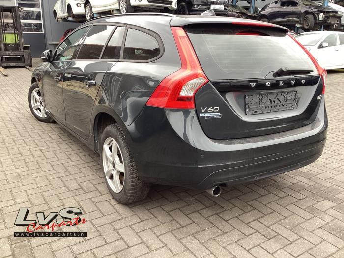 Volvo V60 I 1.6 DRIVe Skrotfordon (2015, GRIJS)