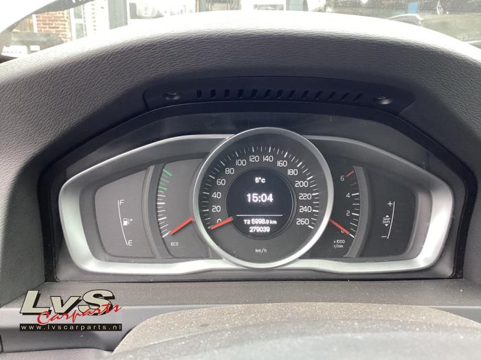 Volvo V60 I 1.6 DRIVe Skrotfordon (2015, GRIJS)