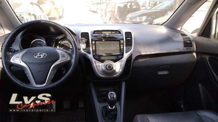 Hyundai iX20 1.4i 16V Sloopvoertuig (2011, Zilvergrijs)